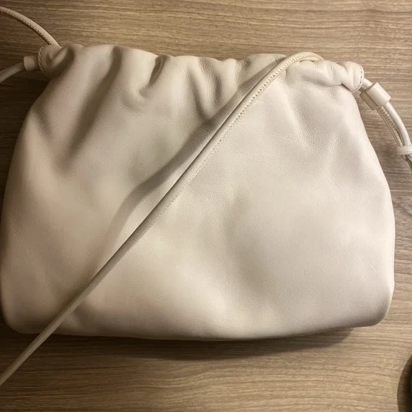 【COS】◆CAVATELLI MINI CLUTCH - OFF WHITE◆1260719001◆ CAVATELLI MINI CLUTCH BAG - FAUX FUR - OFF-WHITE | COS